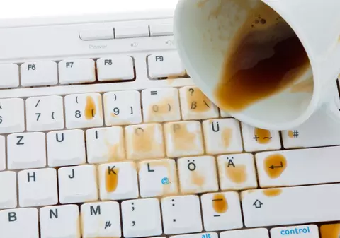 Adevărul terifiant despre cănile de cafea de la birou! Nu-ți închipui pe ce pui gura zilnic