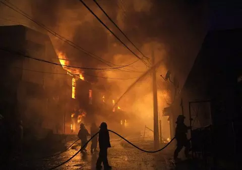 Caz cutremurător! Un bărbat din Harghita şi-a aruncat apartamentul în aer, apoi s-a aruncat şi el de pe bloc