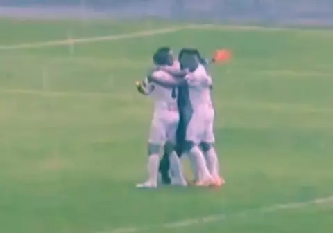 Golul anului vine din Brazilia. Portarul a UIMIT pe toată lumea / VIDEO