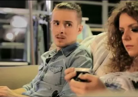 Andrei Leonte își serbează ziua de naștere împreună cu fanii. Lanseaza o noua piesa, "Care pe care" | VIDEO