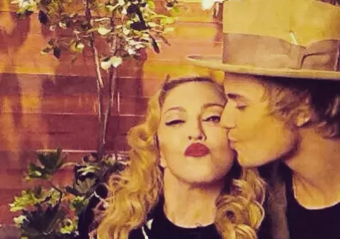 Cel mai nou cuplu? Ce iubit tânăr și-a tras Madonna! E cântărețul momentului!