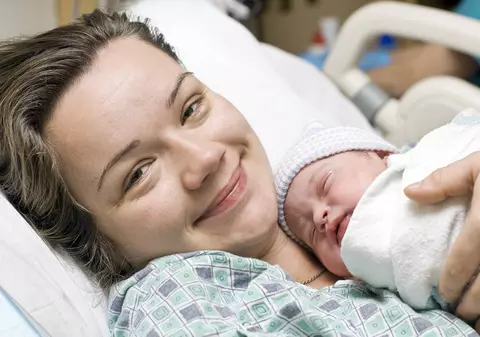 Ce aleg femeile din România în loc să își crească în liniște copiii