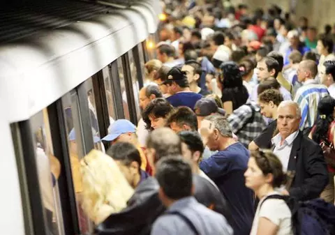 Abonamentul de metrou se scumpește, dar uite ce salarii grase au șefii Metrorex