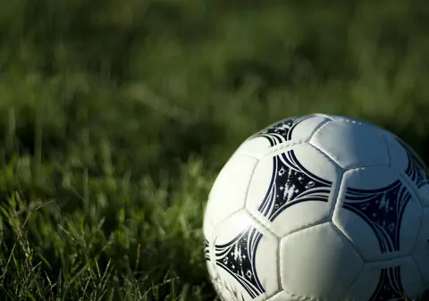 Un fotbalist de numai 15 a murit într-un teribil accident. Era în maşină cu mama lui