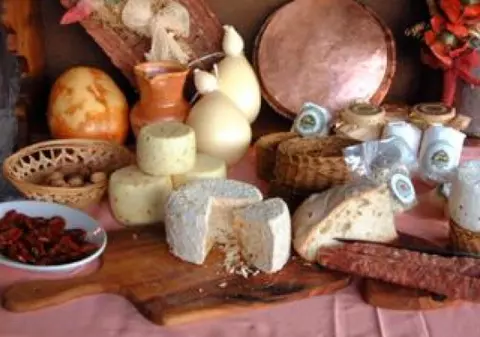 PSD vrea să oblige închisorile, unităţile militare, spitalele, cantinele sociale şi şcolile să cumpere doar produse româneşti