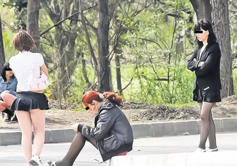 Metoda ”loverboy” încă prinde. ”Oltence fierbinți”, transformate în sclave sexuale