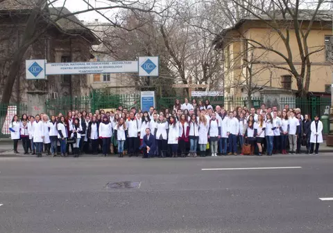 Salvaţi Institutul Cantacuzino! Studenţii de la UMF Carol Davila luptă pentru redeschiderea producţiei de vaccinuri