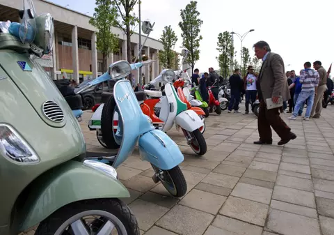 Cum arată maşina care poate fi condusă de la 14 ani, cu permis de scuter | FOTO