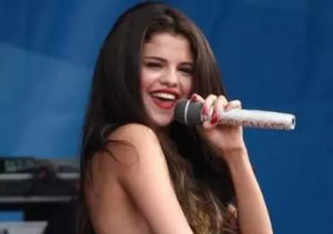 SELENA GOMEZ face destăinuiri INTIME. "Aveam 18 ani, cu el a fost prima DATĂ"