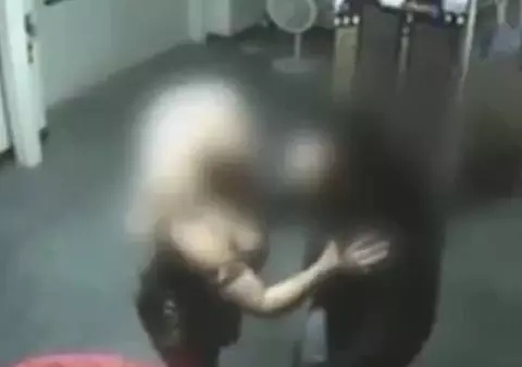 Au făcut sex în public, la o expoziţie dedicată filmului ”Fifty Shades Of Grey” | VIDEO