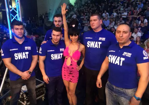 Bai Ling, păzită ca-n filme la gala Superkombat