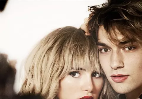 Vrei volum la păr! Uită de șampon! Iată un truc al vedetelor de la Hollywood!