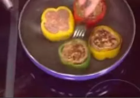 HOȚIE la TELESHOPPING! Credeai că îți iei tigaie ȘMECHERĂ și cumpărai, de fapt, UN CIURUC! Iată ce firmă A DAT DITAI ȚEAPA