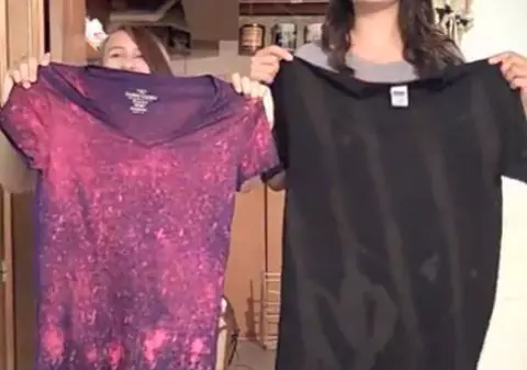 Moda DIY: Cum să-ţi faci singură un tricou original. Vezi video!