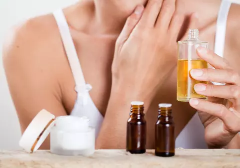 Uleiurile esențiale, miracolul din natură. Cum să le folosești și la ce sunt bune