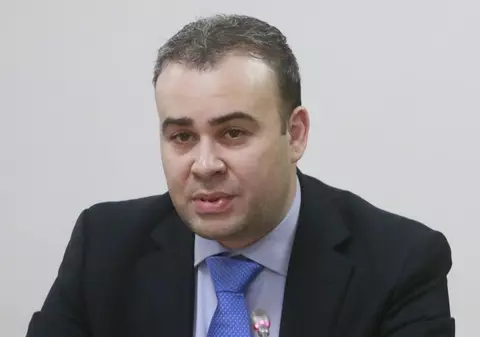 Fostul ministru al Finanţelor Darius Vâlcov, audiat la DNA. El merge astăzi și în Comsia Juridică a Senatului 