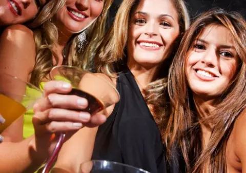 STRIPTEASE ȘI PETRECERI PÂNĂ ÎN ZORI. Unde te poţi distra de Ziua Femeii