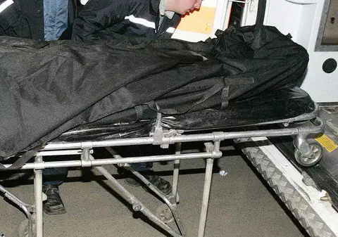 Prea beat să-şi dea seama că i-au murit soţia şi fiul!