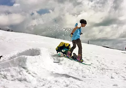 Weekend la 22 de grade, cu avalanşe de zăpadă!