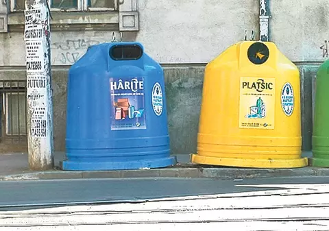 Românii refolosesc pungile de cumpărături și sunt preocupaţi de reciclare (studiu)