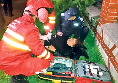 Înghesuială la Buzău! A leșinat la slujba de Înviere