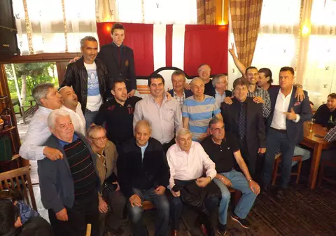 Clubul "Prietenii lui Nae Manea" s-a reunit la un şpriţ şi un mic, în memoria fostei glorii rapidiste