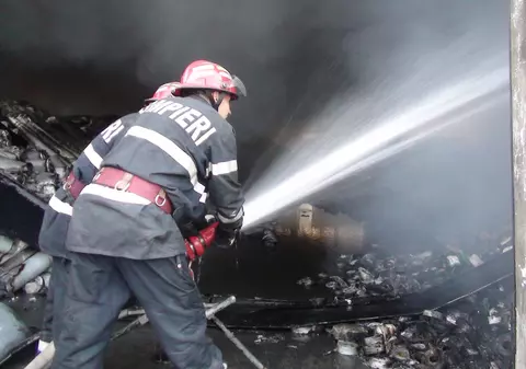 PANICĂ la Buzău! CASA de pensii, în FLĂCĂRI