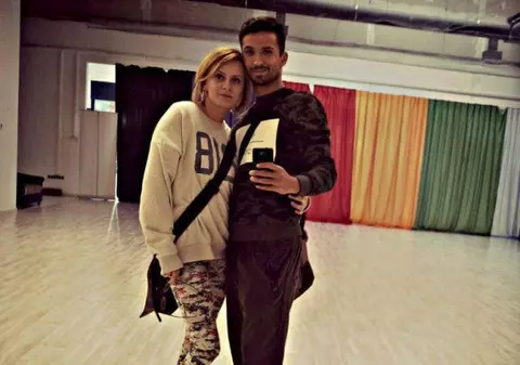 Un fotbalist de la noi, cerere de căsătorie în gară! A acceptat aleasa? Jucătorul român a fost la AC Torino, dar o tumoare la șold i-a blocat cariera