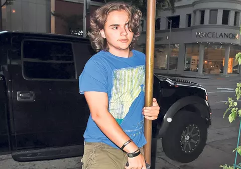 Fiul lui Michael Jackson a ajuns drogat şi alcoolic