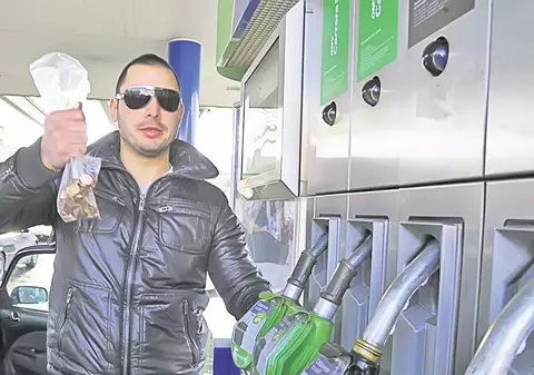 Benzina trece iar de 5,5 lei/litru