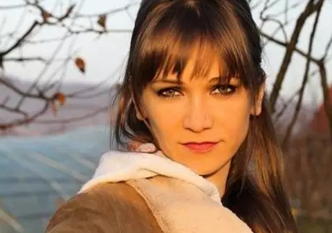 Tragedie! Creatoarea de modă Semida Sărmășag a murit într-un grav accident rutier alături de soțul și fiul său mai mare!