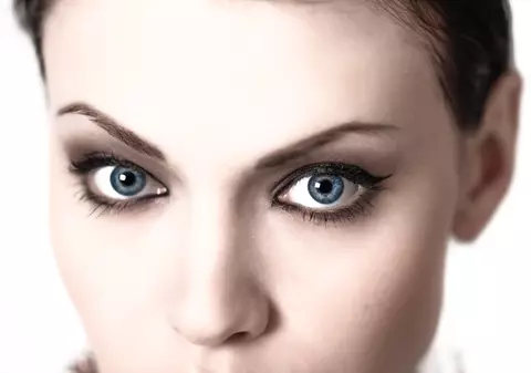 5 lucruri care îi fac pe oamenii frumoși să pară urâți în ochii altora