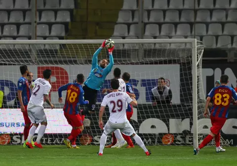 Rapid - ASA Tg. Mureş 1-2. Ardelenii, la patru puncte de Steaua / FOTO
