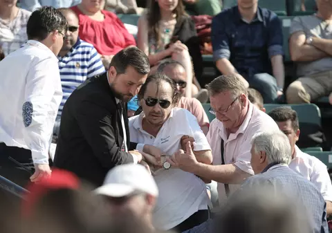 Un cerșetor care își face veacul pe la Dinamo a perturbat marea finală / FOTO