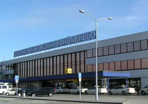 Aeroportul din Berlin, evacuat şi apoi redeschis după o ameninţare cu bomba