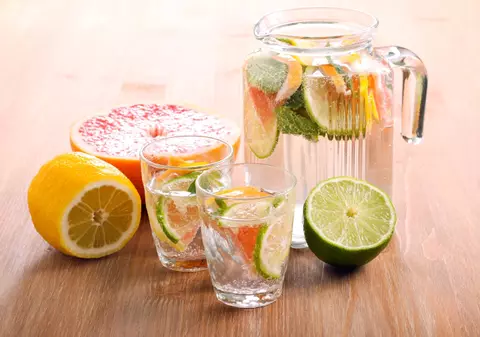 Apa care topește grăsimea