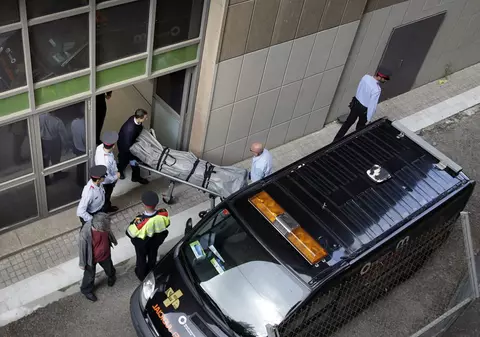 Un copil a ucis un profesor în școală, cu o arbaletă! Alte 4 persoane au fost rănite | FOTO 