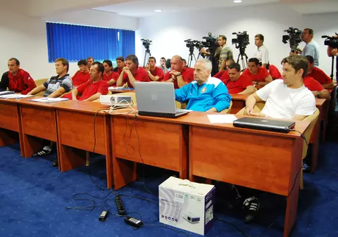 România - campioană mondială la demiteri de antrenori / GALERIE FOTO