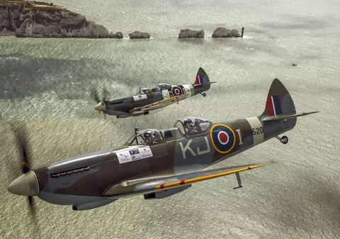 SPECTACULOS! Prințul Harry, acrobații cu un avion din al Doilea Război Mondial | VIDEO 