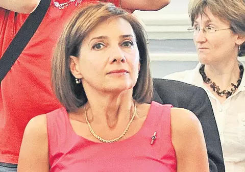 CARMEN IOHANNIS, băgată-n boale de NIŞTE OLTENI AFUMAŢI | EXCLUSIV