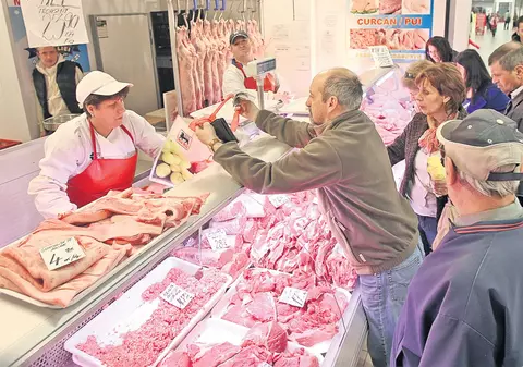 Veste bună pentru toţi românii | Se ieftinește mâncarea!