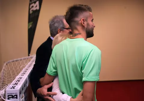 Bogdan Țâru, omul lui Hagi, își face reclamă: ”N-am vicii!” Dar are tatuaj a la Beckham / FOTO
