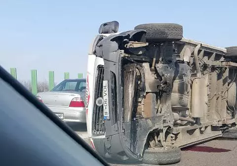 Accident pe Autostrada Soarelui! O autoutilitară s-a răsturnat