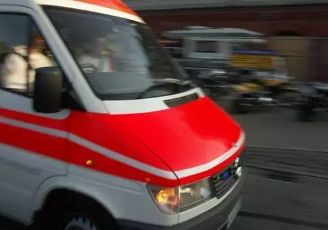 Accident rutier teribil. Motociclist zdrobit de două maşini