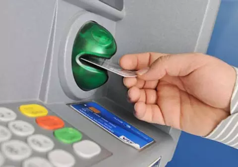 ULUITOR! Au furat bancomatul cu totul, din magazin