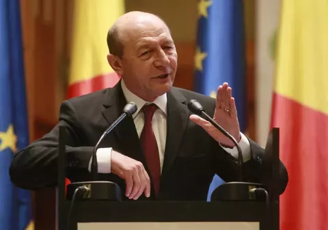 Băsescu AVERTIZEAZĂ: "Să nu ne trezim cu TANCURI RUSEȘTI la GRANIȚĂ"