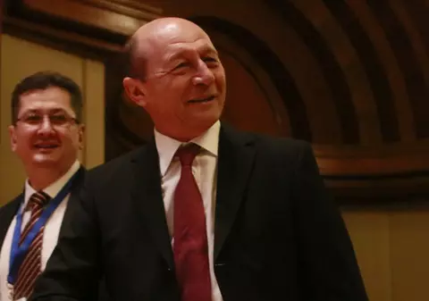Băsescu: "Am o dorinţă uriaşă s-o vizitez pe Alina Bica acasă, dacă e de acord şi soţul"