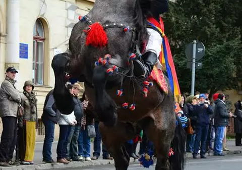 Junii au făcut spectacol pe străzile Brașovului 