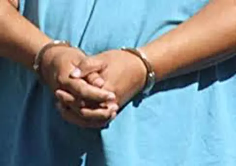 Bătrân de 60 de ani, săltat de procurori pentru viol, sex cu minori și șantaj! Cum acționa pedofilul!