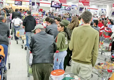 NU E ROST DE ECONOMII PENTRU ROMÂNI: Cheltuim lunar uneori și mai mult decât câștigăm